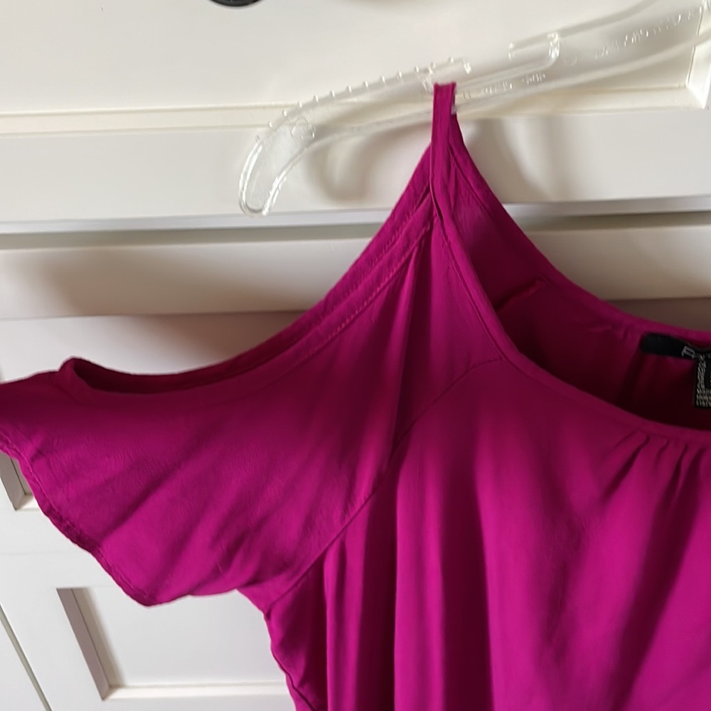 Forever 21 Women’s Magenta Cold Shoulder Short Sleeve Dress w/ Belt Loops - L - Picture 3 of 5